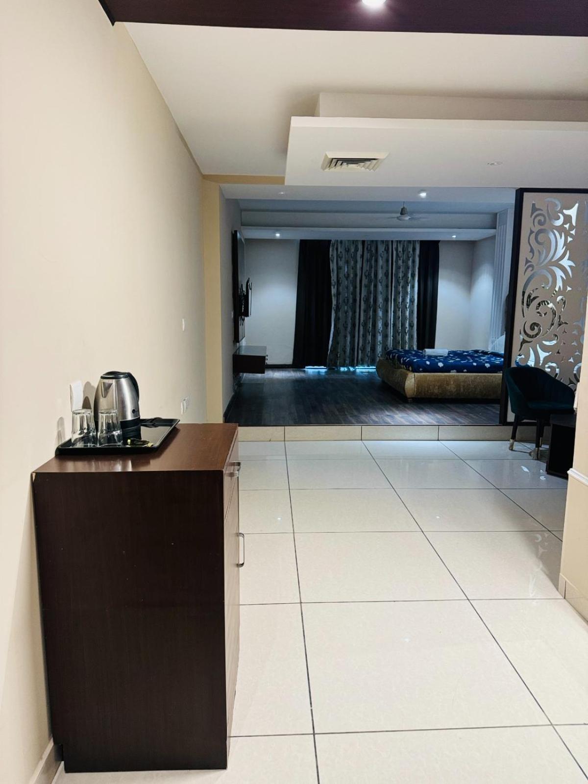 The Pearl Hotel Sirsa Luaran gambar
