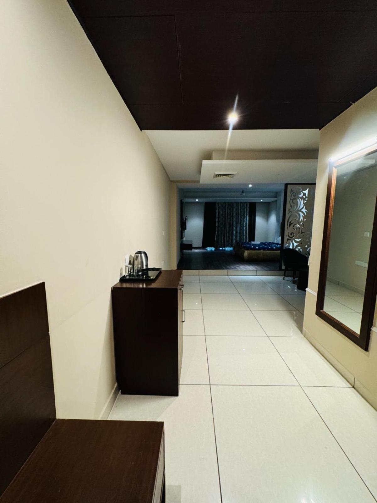 The Pearl Hotel Sirsa Luaran gambar