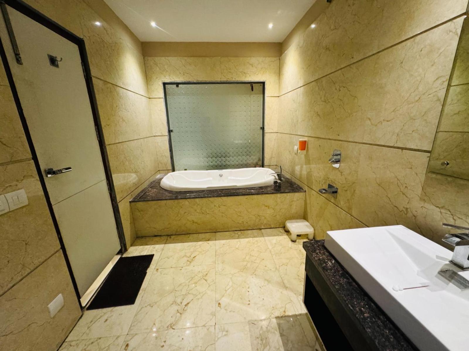 The Pearl Hotel Sirsa Luaran gambar