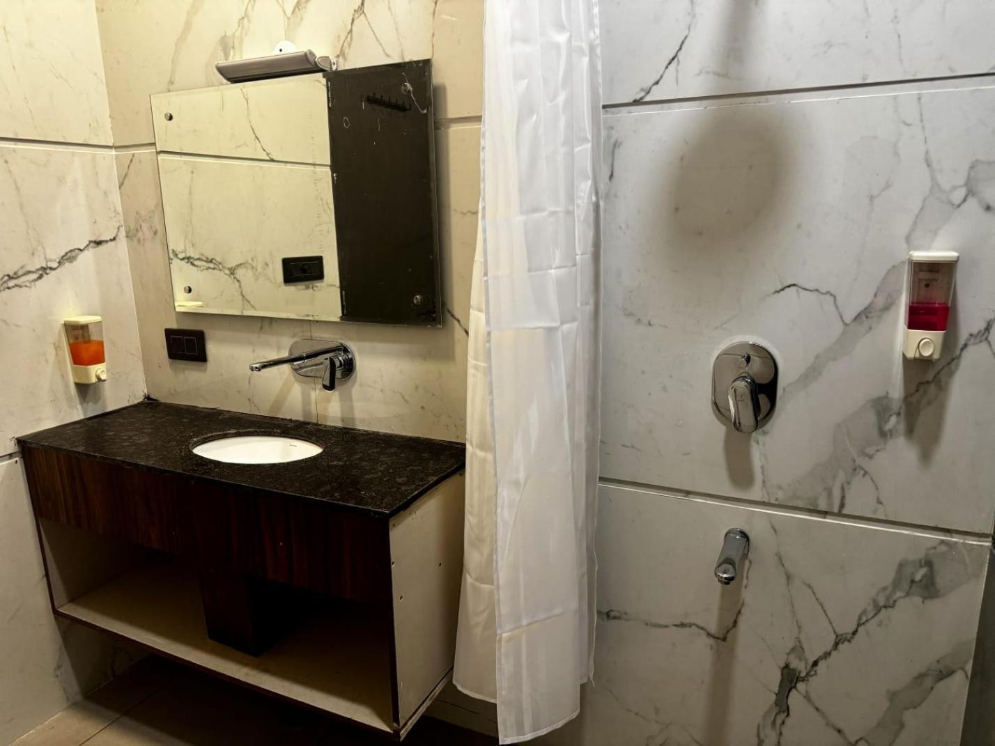 The Pearl Hotel Sirsa Luaran gambar